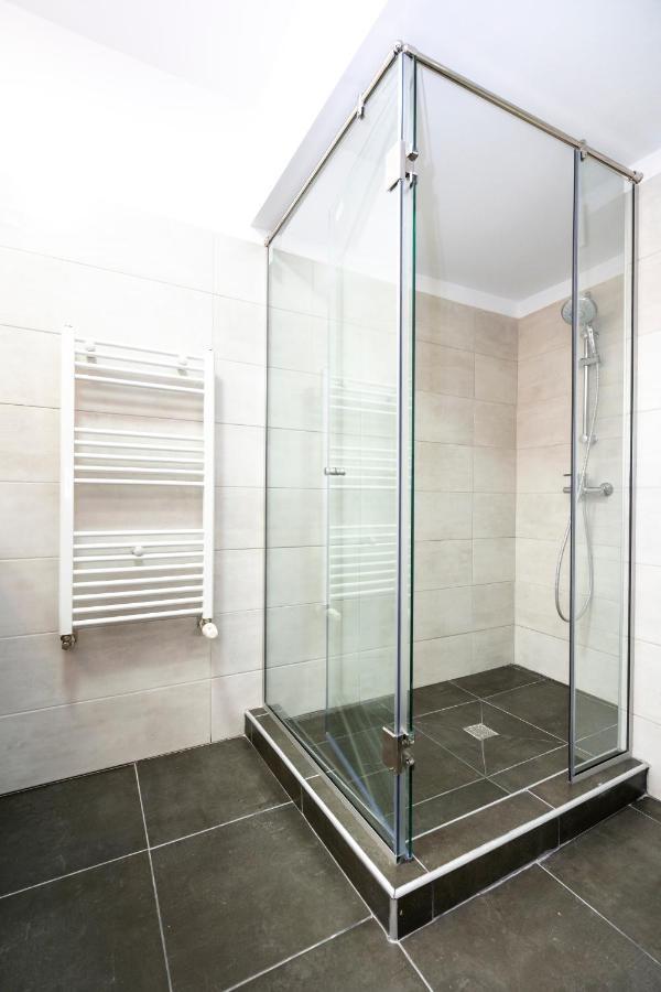 Blue Design Apartament In Magheru บูคาเรสต์ ภายนอก รูปภาพ