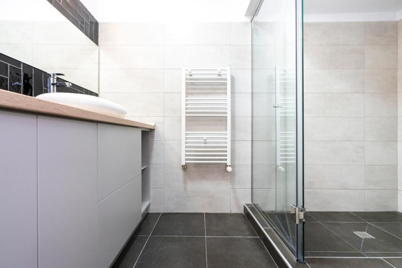 Blue Design Apartament In Magheru บูคาเรสต์ ภายนอก รูปภาพ
